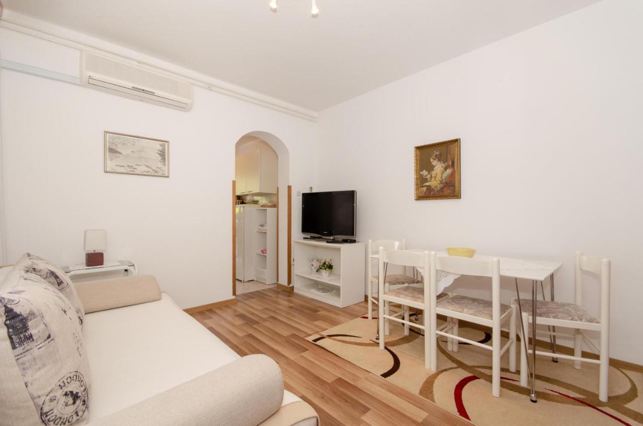 Apartments Bungavilia Rovinj Exterior photo