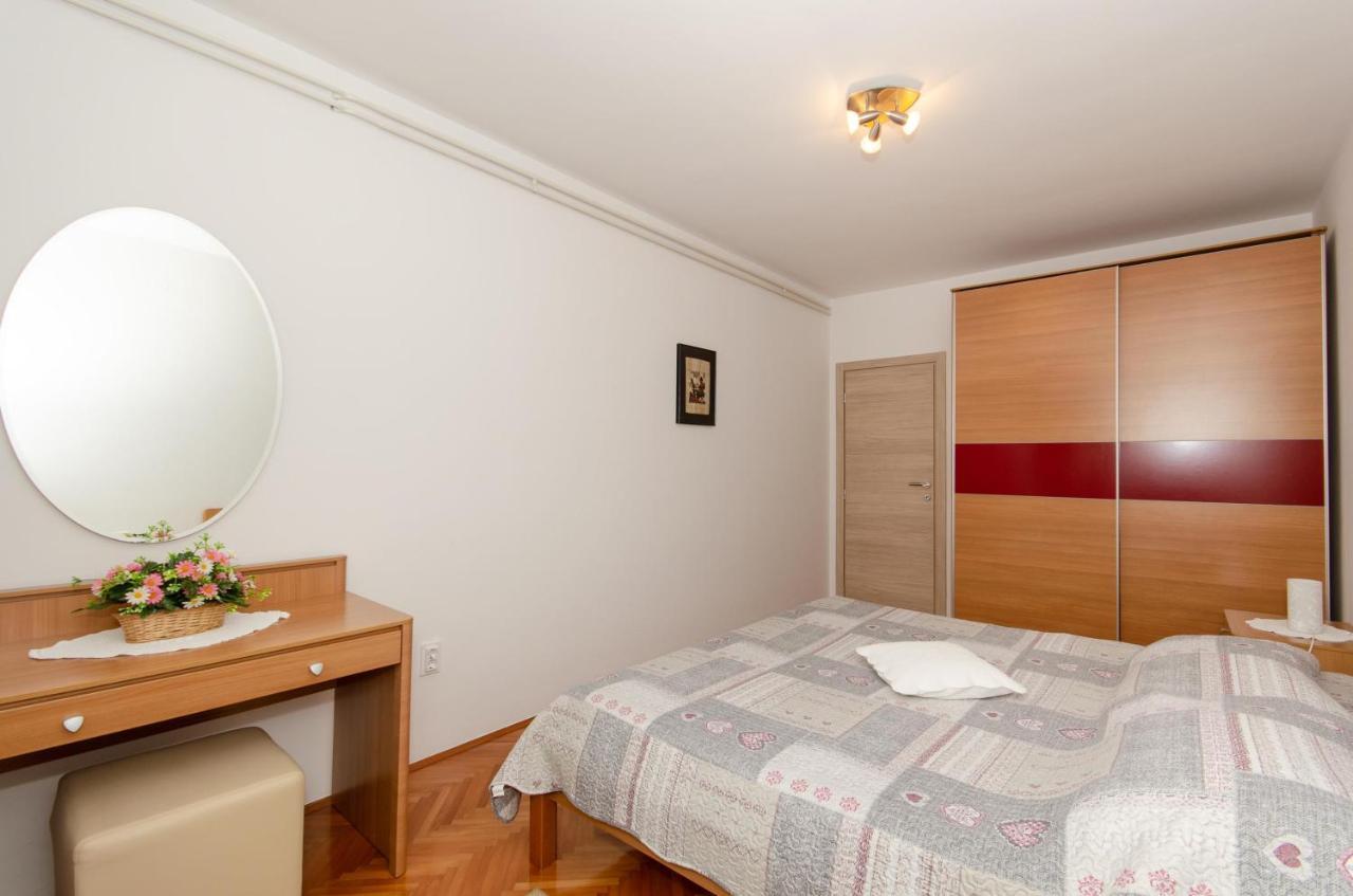 Apartments Bungavilia Rovinj Exterior photo
